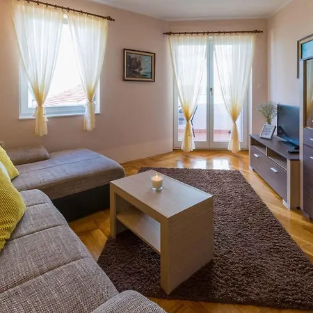 Apartment In 39160
