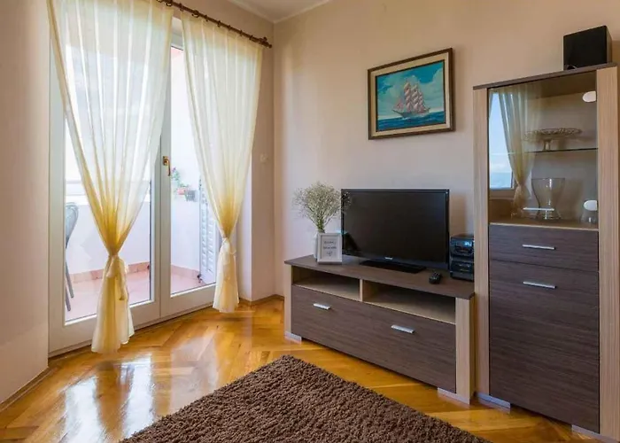 Apartment In 39160 Crikvenica