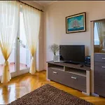 Apartament In 39160 Crikvenica