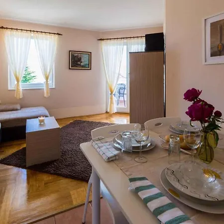 In 39160 Apartment Crikvenica