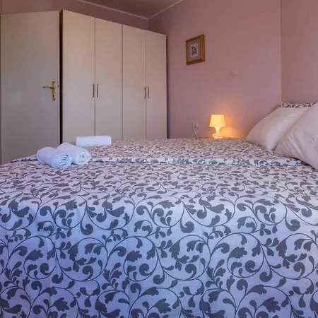 In 39160 Apartment *
